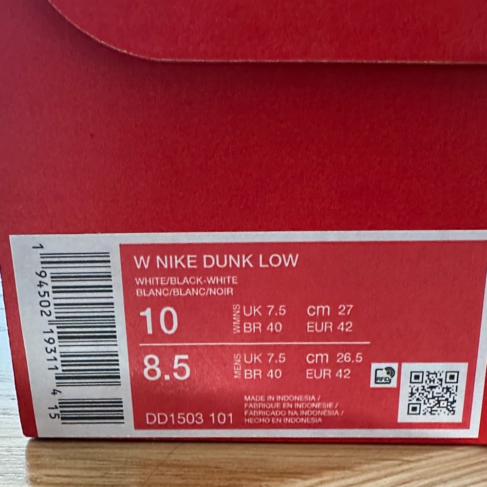 Nike Women’s Dunk Low Pandas - Picture 8 of 8
